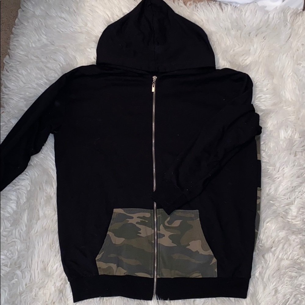 Quarter sleeve zip up